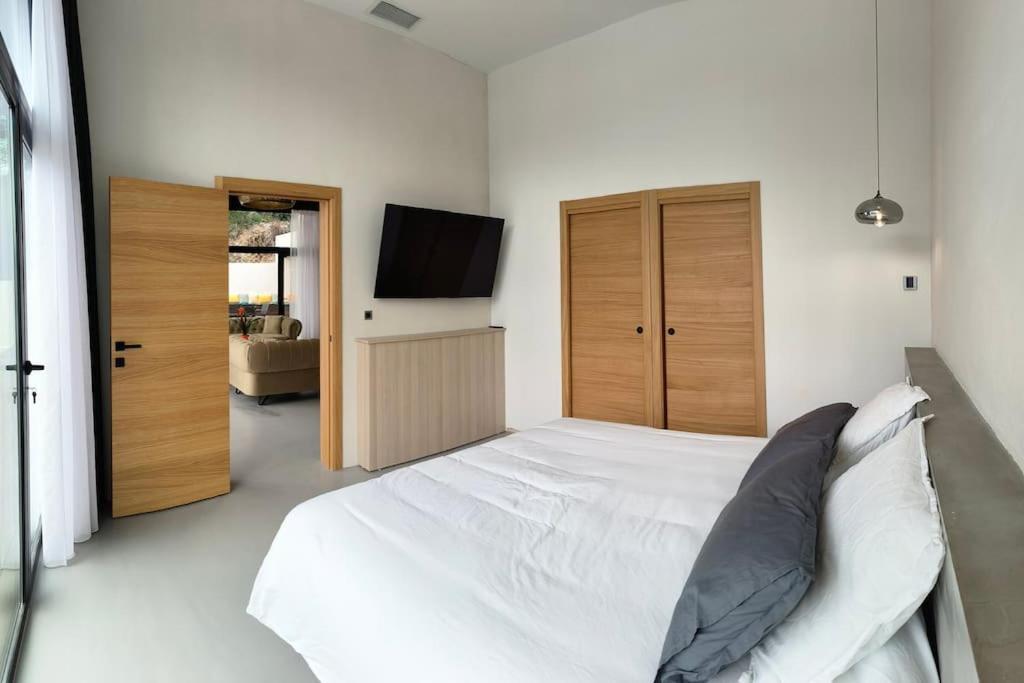 Industrial Luxury Nimes & Arles Villa Beaucaire  Exterior photo